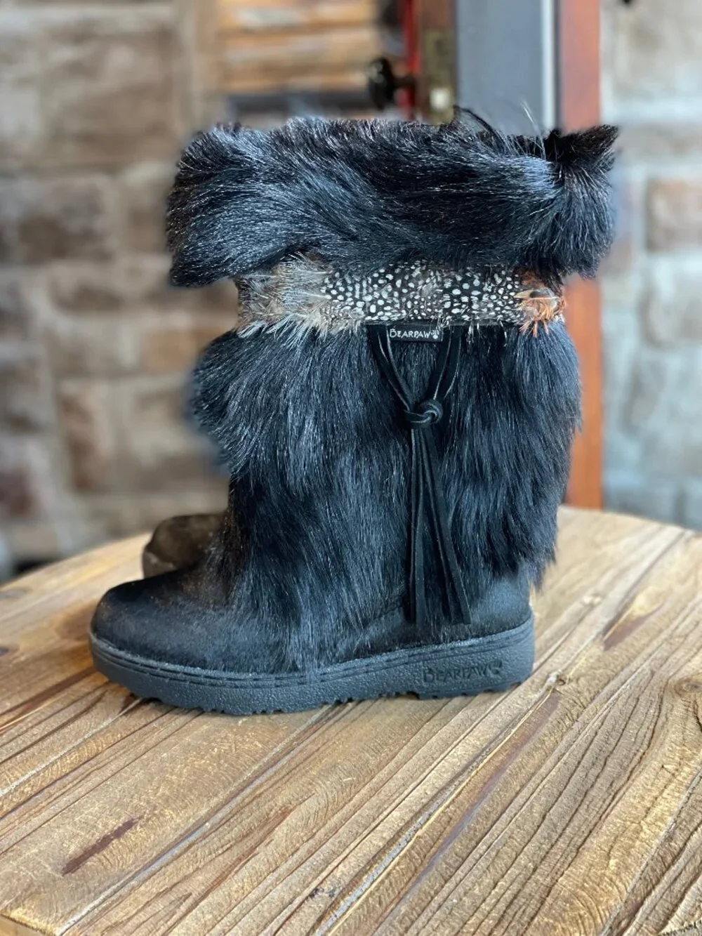 Genuine Bearpaw Real Goat and Cowhide Fur Winter Boots Feather Detail Size 6